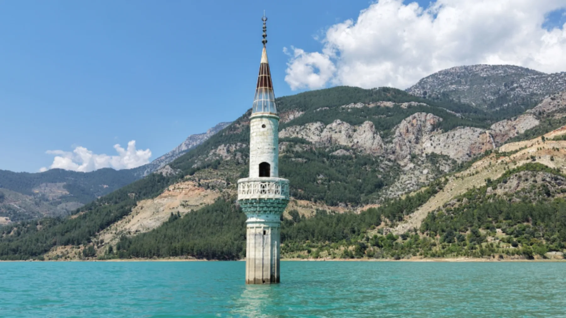 Barajda doluluk oranı yüzde 99’a ulaştı, minarenin bir bölümü sular altında kaldı
