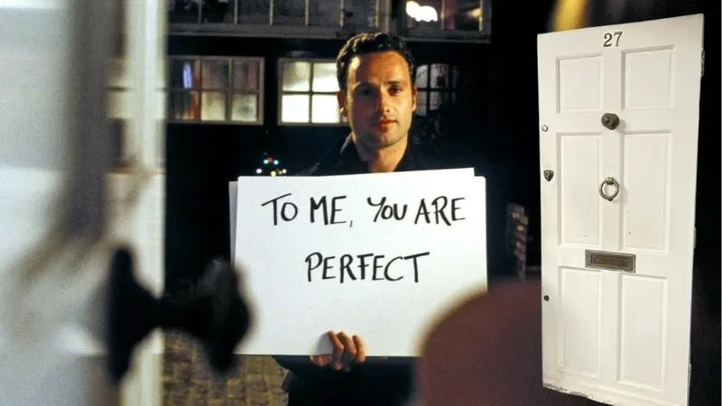 Love Actually filminin meşhur sahnesindeki kapı, açık artırmayla satışa çıkarılıyor!