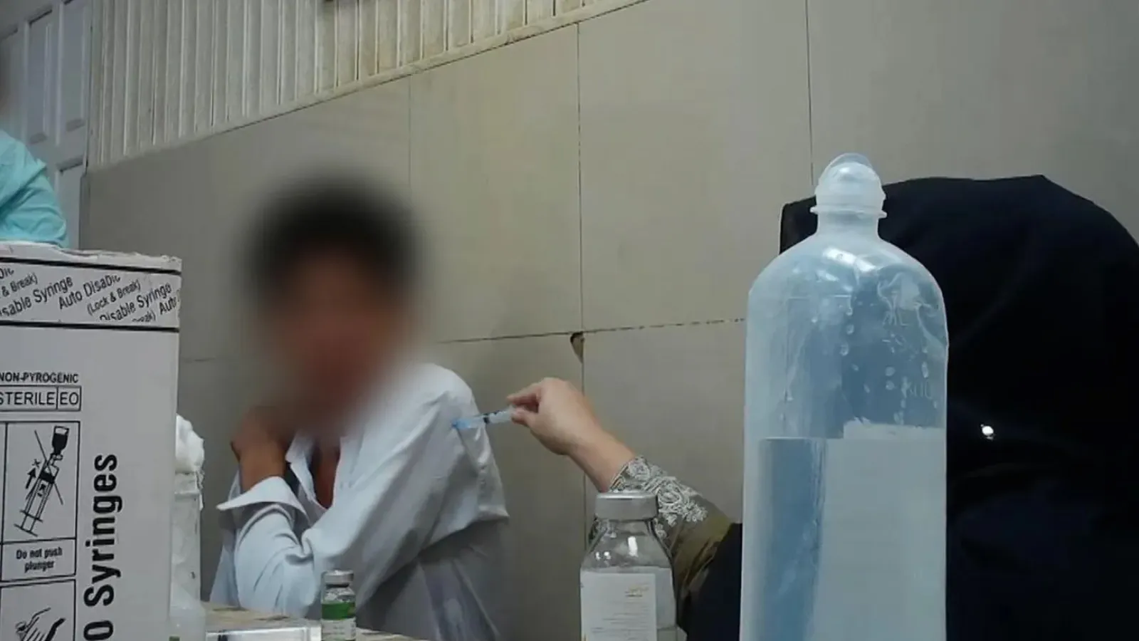 Pakistan'da HIV krizi: 10 çocuğa aynı şırınga kullanılmış!