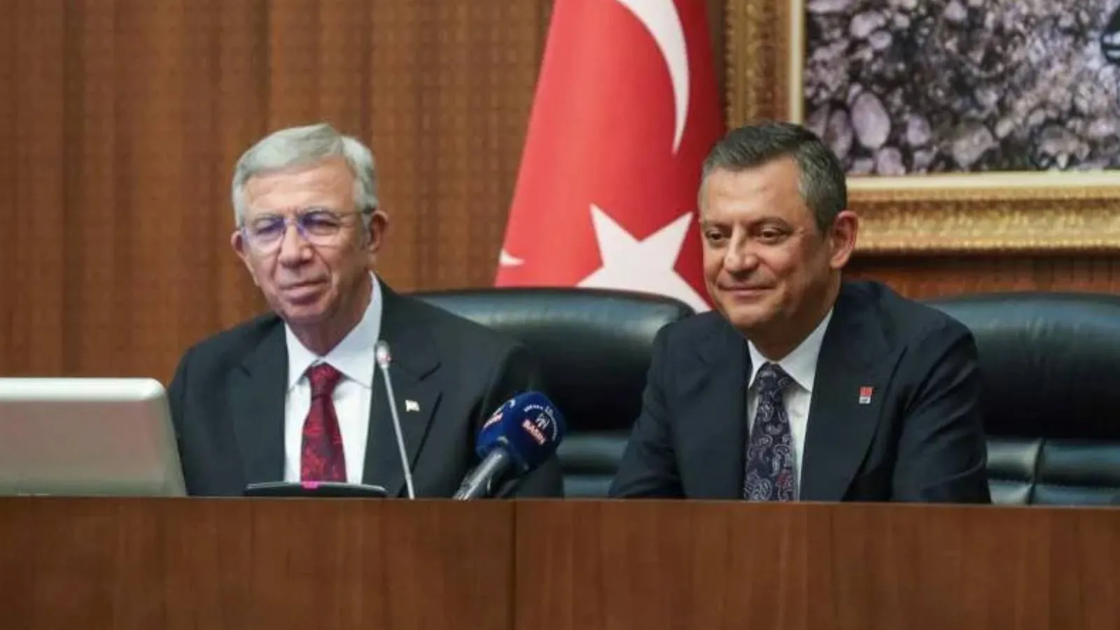 CHP lideri Özel'in bayramlaşma programı | Mansur Yavaş'tan kurultay çağrısı: Değişim umudu kişisel vefa duygumun üzerinde