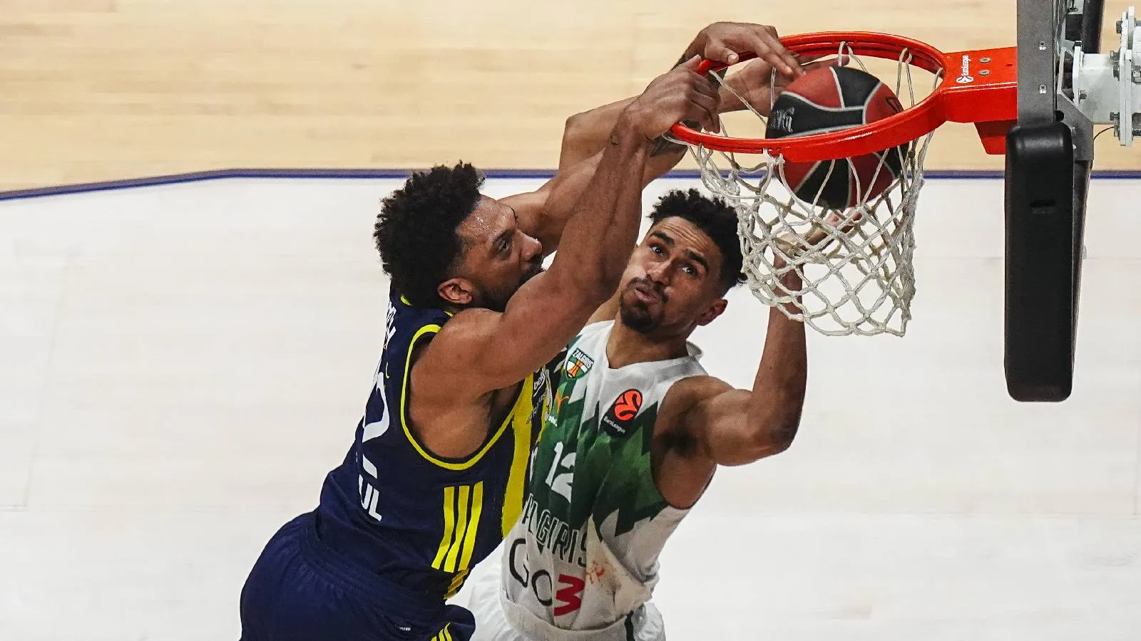 Fenerbahçe Beko, Zalgiris'i devirip seride durumu 2-0'a getirdi