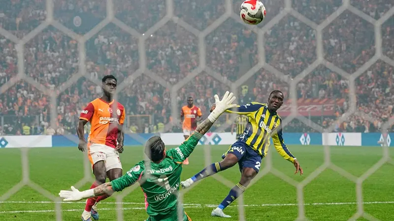 <p>İngiliz ekibinin idarecileri; Uğurcan &Ccedil;akır ve Barış Alper Yılmaz'ı kadrosuna katmak i&ccedil;in girişimlerde bulundu</p>