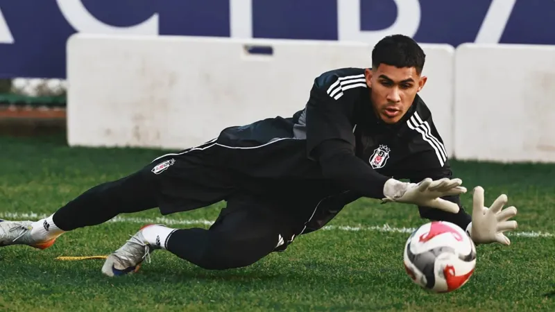 Devis Vasquez ilk kez kaleye geçecek