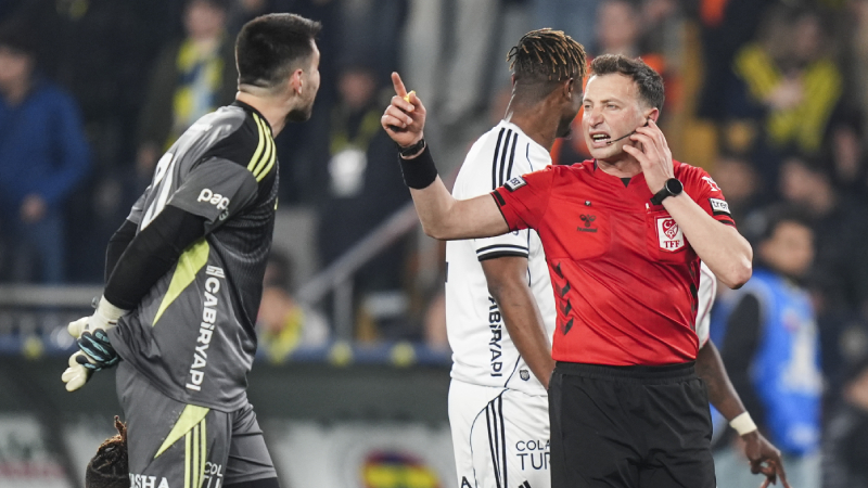 Spor yazarları, Fenerbahçe-Beşiktaş derbisini yorumladı: Üç takım da hakemlerden şikâyet ediyor, bizi zor haftalar bekliyor