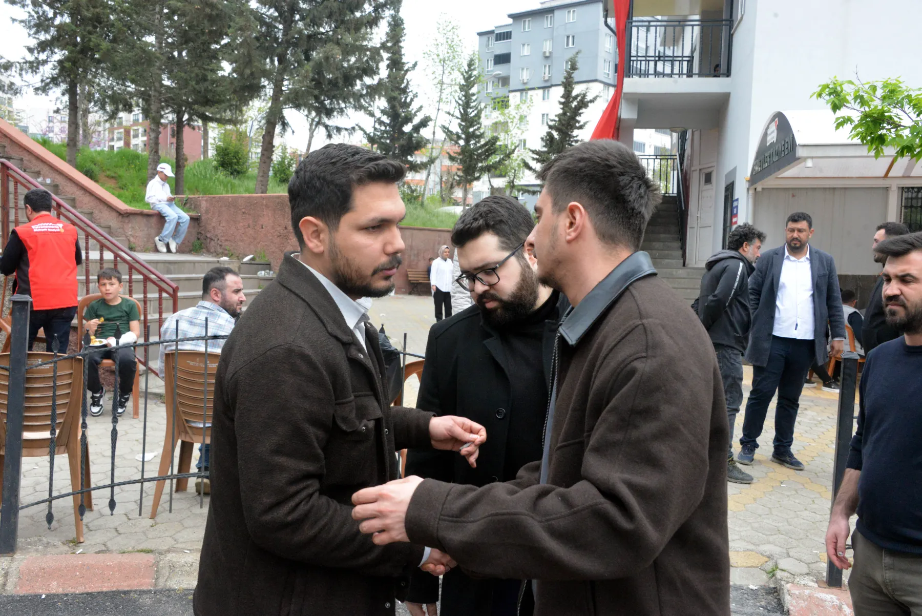 Okul saldırısında öğrencilere kendisini siper eden Ayla öğretmenin oğlu: Kahraman bir anneye sahibiz