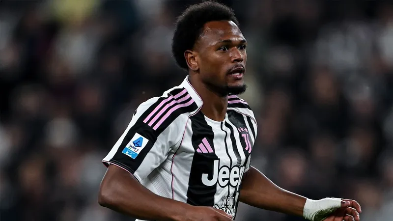 RT @T24spor: Fenerbahçe golcü peşinde; gündemdeki isimler Openda ve Konate