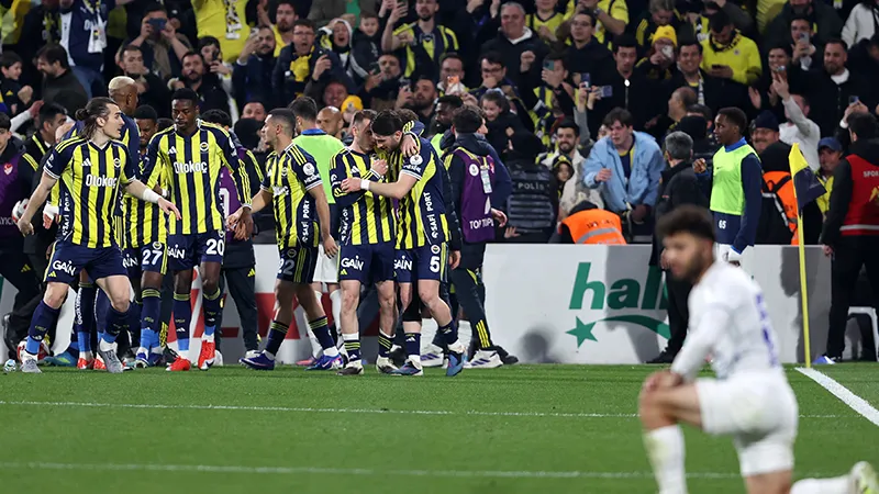 RT @T24spor: ?Fenerbahçe'de korkulan olmadı, sarı kart sınırındaki 7 isim derbide sahada