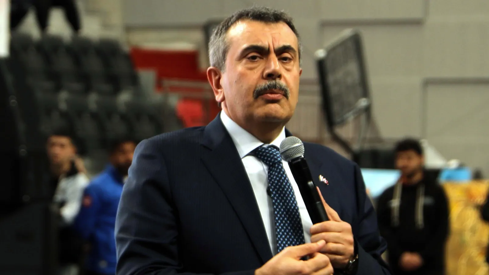 Bakan Tekin'den 'Türkiye Yüzyılı Maarif Modeli' açıklaması:

️ Türkiye'ye özgü bir model inşa ettim diye eleştiriyorlar. 'Güney Amerika'daki bir ülkenin modelini Türkiye'ye getirdik' deseydik alkışlayacaklardı 'Biz de bu modeli alalım' diyen ülkeler var