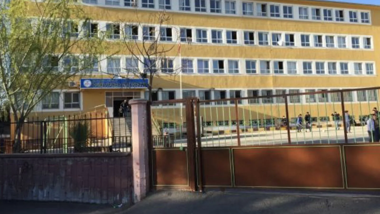 Şanlıurfa'da bir ortaokulda öğretmene saldırı girişimi; Valilik'ten açıklama