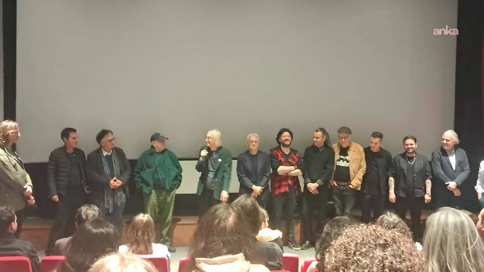 Bulutsuzluk Özlemi'nin 40 yıllık serüveni beyaz perdede: "Yaşamaya Mecbursun!" belgeseli İstanbul Film Festivali'nde izleyiciyle buluştu