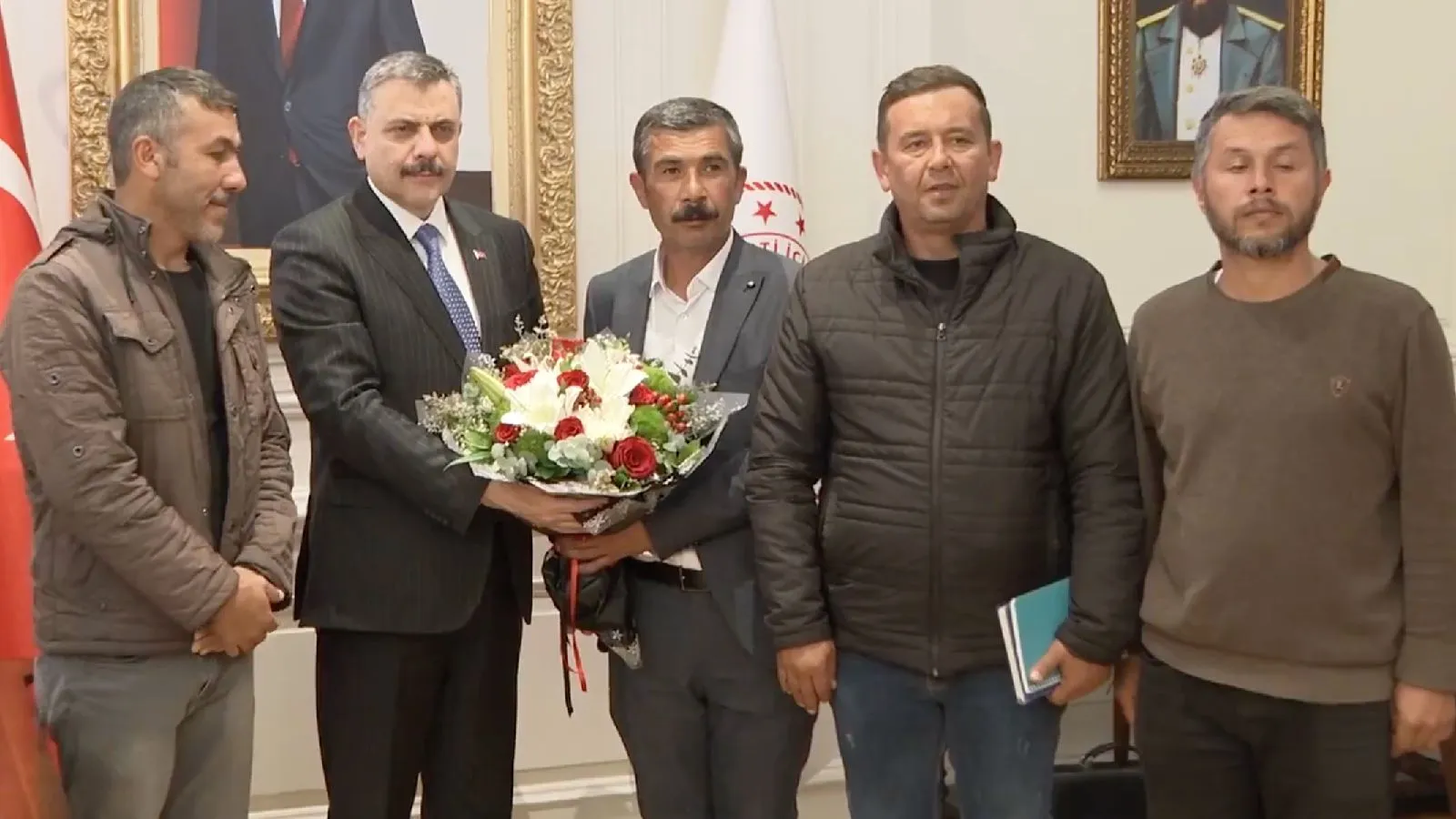 İçişleri Bakanı, eylemlerini sonlandıran madencilerle buluştu: İşçinin hakkını alın teri kurumadan veriniz