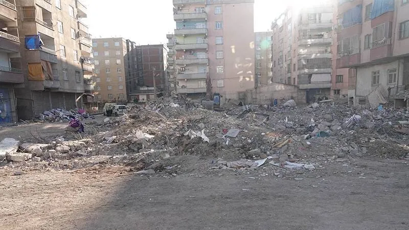 Depremde yıkılan Ezgi Apartmanı bilirkişi raporu: Pastanede tadilat yapanlar ve denetlemeyen kamu görevlileri "asli kusurlu"