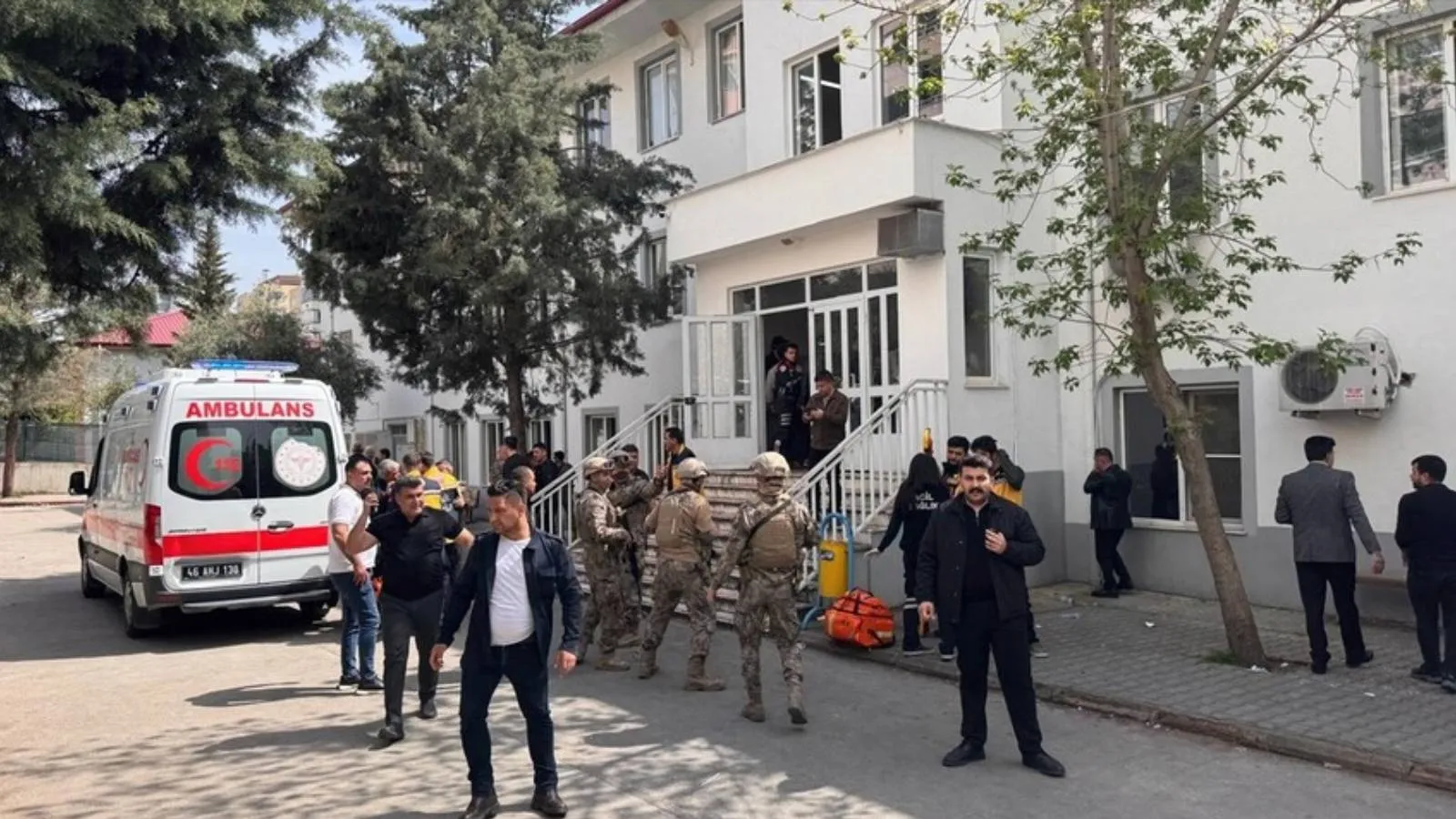 1 ay önce kendini jiletlemiş: Okulda 9 kişiyi öldüren saldırgan daha önce çantası aranmadan okula alınmıyormuş