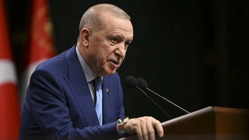 Cumhuriyet yazarı Eş: Türkiye, yeni bir geçiş dönemine yaklaşma belirtileri veriyor, CHP'yi kapatmak iktidarı kurtarmayabilir