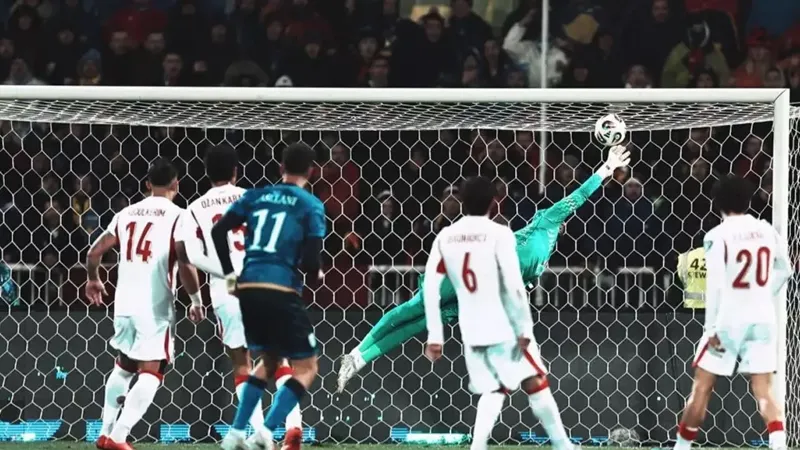 RT @T24spor: ? Uğurcan Çakır kalesini gole kapatan tek kaleci!