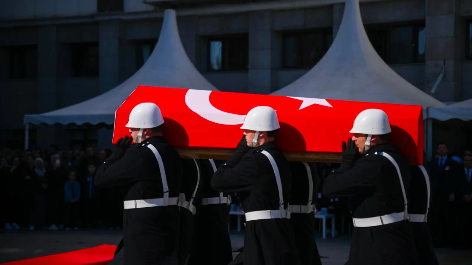 Fırat Kalkanı Harekatı bölgesinde rahatsızlanan asker şehit oldu