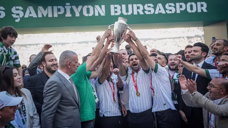 Bursaspor şampiyonluk kupasına kavuştu