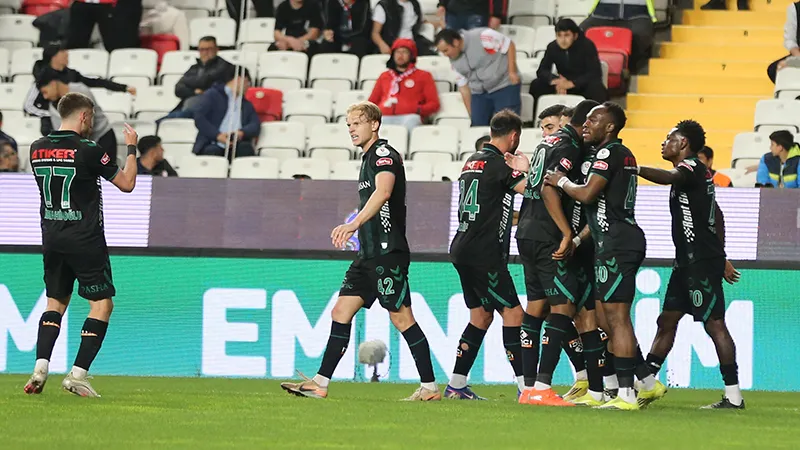 Konyaspor deplasmanda iki golle güldü