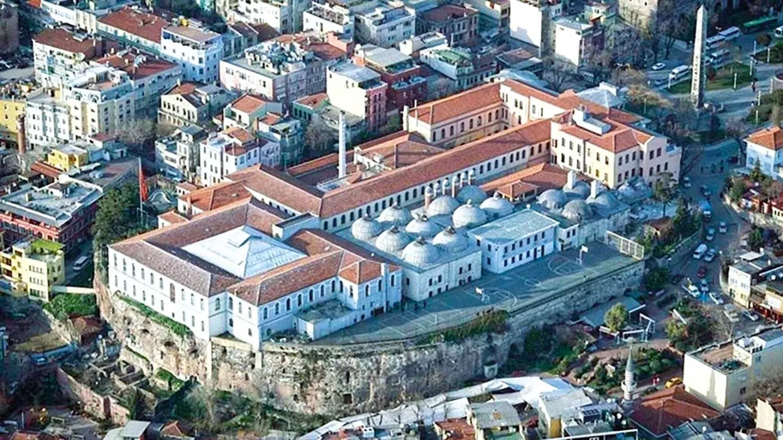 Yıllar süren güçlendirme çalışmaları bitti, İstanbul'da tarihi okullara 