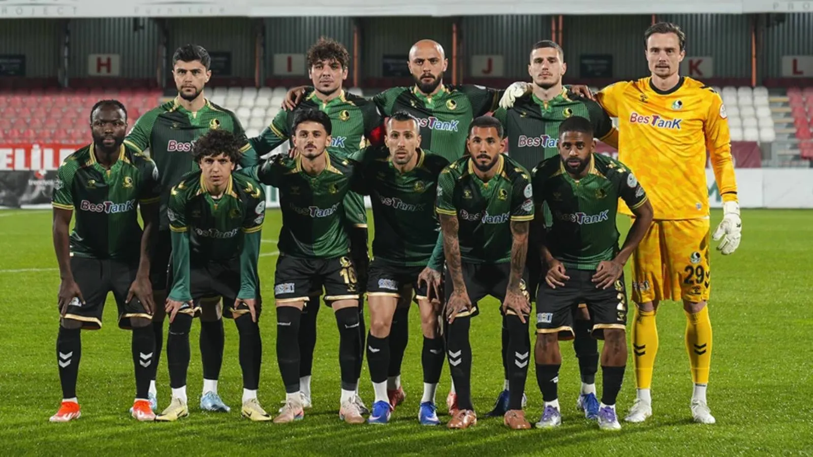 Esenler Erokspor'a mağlup olan Sakaryaspor, 2. Lig'e düştü