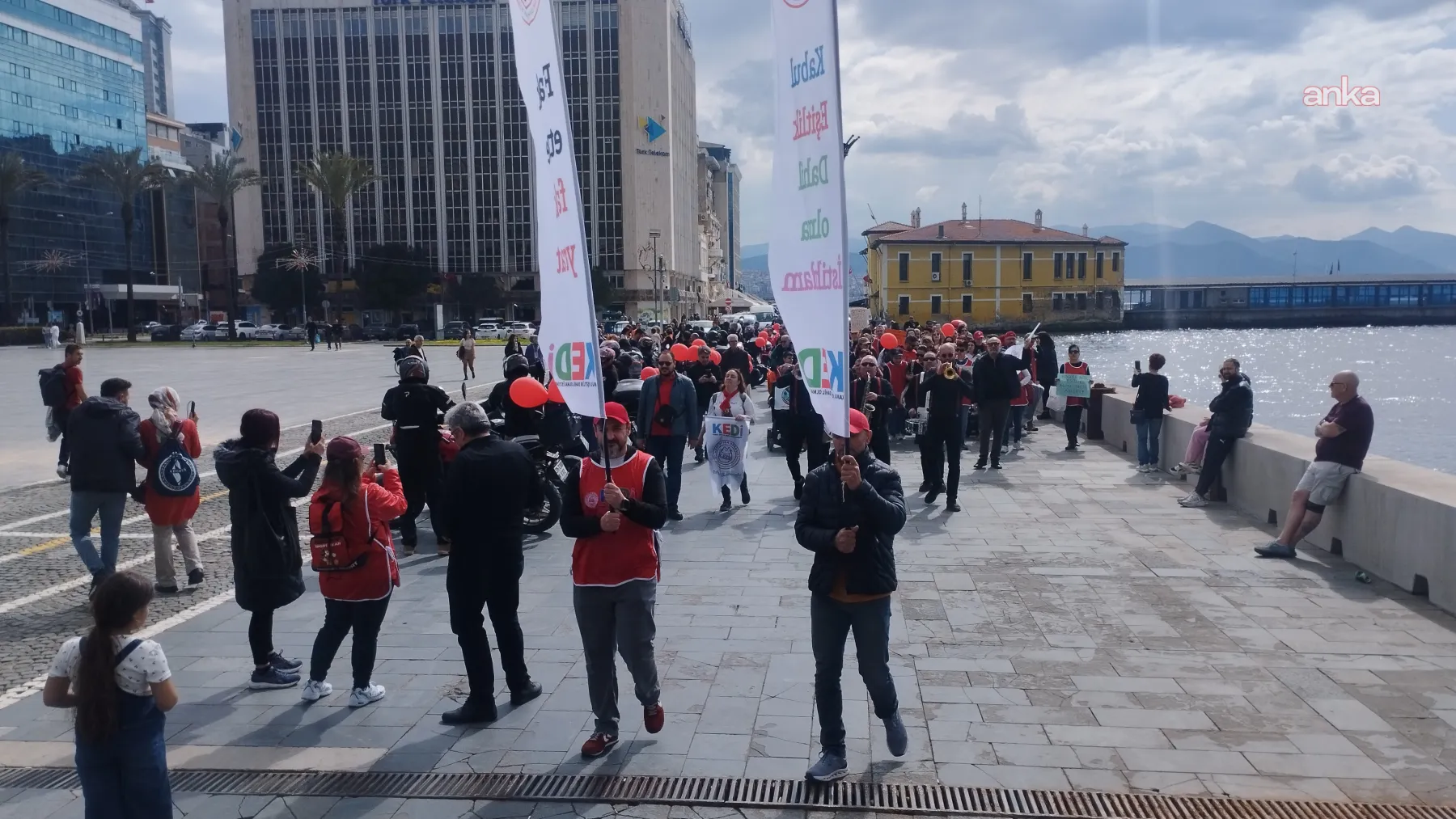 KEDİ Otizm Derneği’nden farkındalık yürüyüşü: Resmi Gazete'de yayımlanmasına rağmen uygulanamayan Otizm Eylem Planı için yürüyoruz