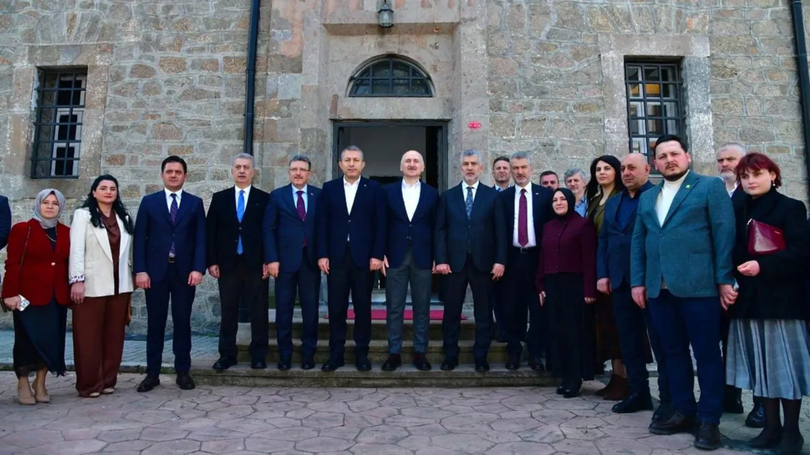 AKP, seçimi CHP kazanınca belediyeden geri aldığı kültür merkezini yeniden açtı