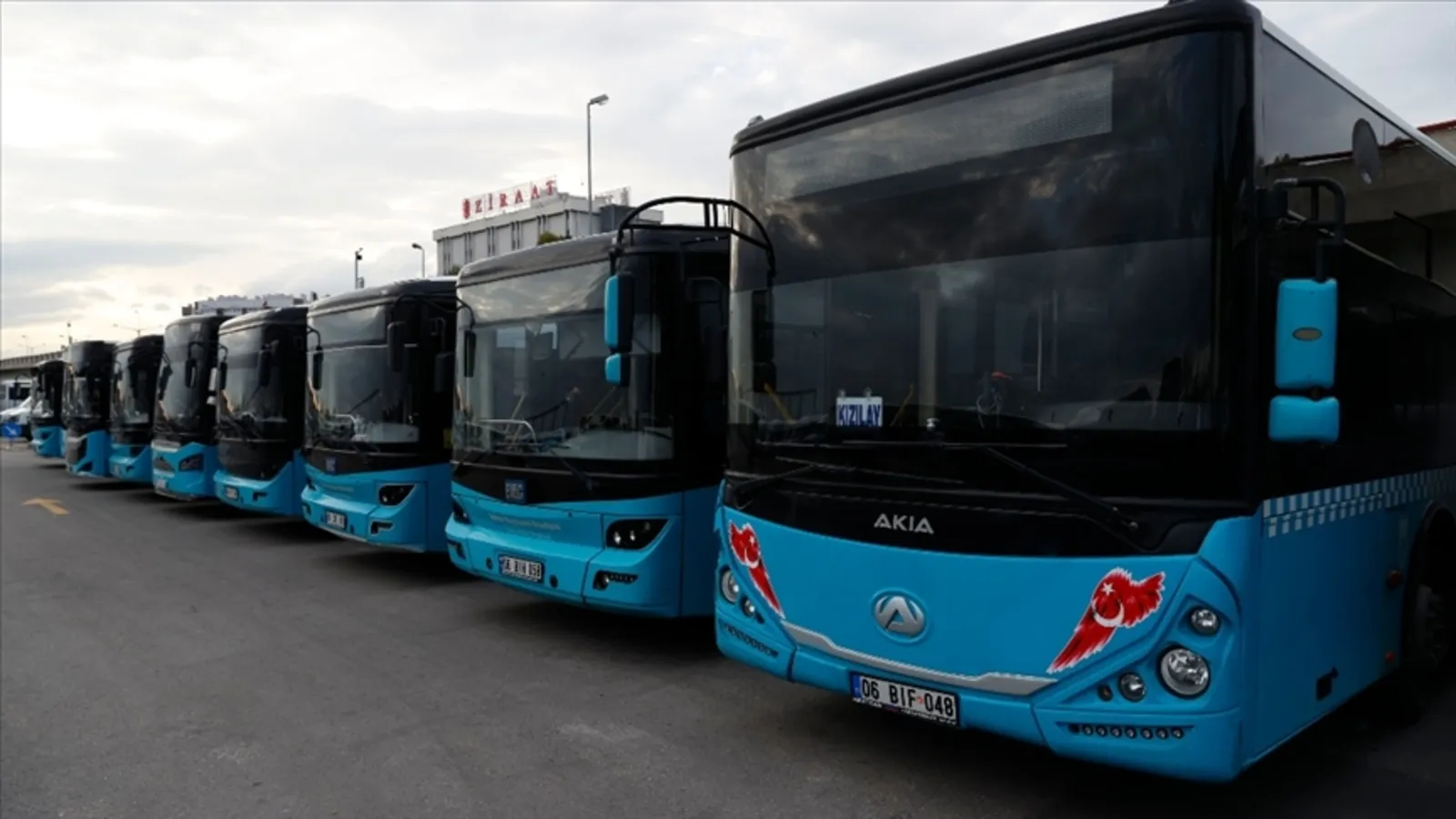 Akaryakıt krizi büyüyor: Özel halk otobüsleri kontak kapatma kararı aldı
