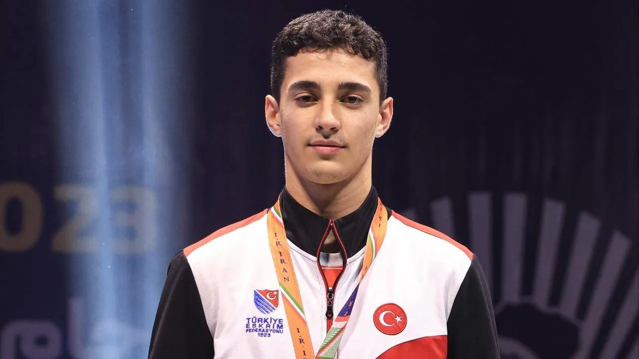 Milli eskrimci Furkan Yaman'dan Brezilya'da altın madalya!