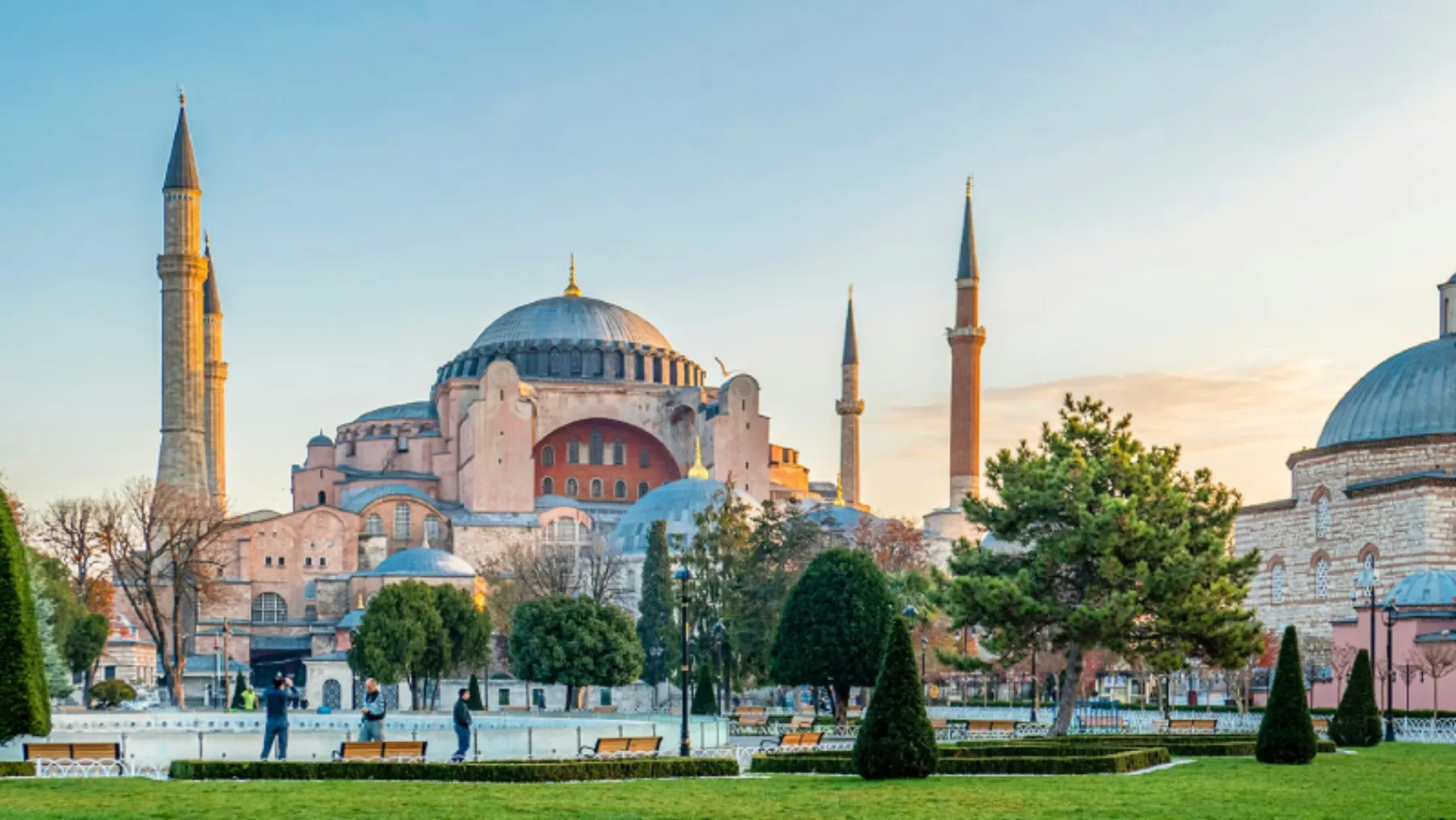 "Ayasofya'da İncil okuyan iki Rusya vatandaşı gözaltına alındı" iddiası: Başkonsolosluk inceleme başlattı