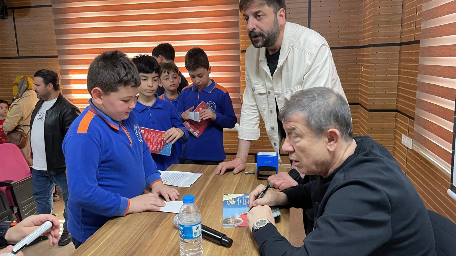 Eski milli futbolcu Tanju Çolak, Samsun’da öğrencilerle buluştu