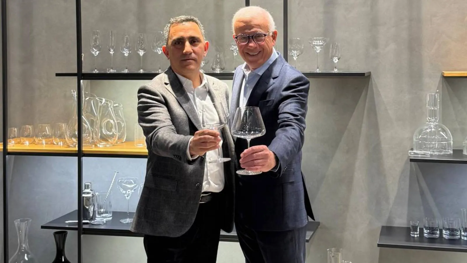 ✍️ Ertuğrul Özkök: Dünyanın en güzel şarap bardağını Türkler mi yaptı Avusturyalılar mı?