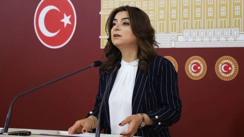 DEM Parti'den CHP'li kadın milletvekillerine destek: Bu karanlık dil karşısında geri adım atmayacağız, CHP’li kadın siyasetçilerle dayanışma içindeyiz