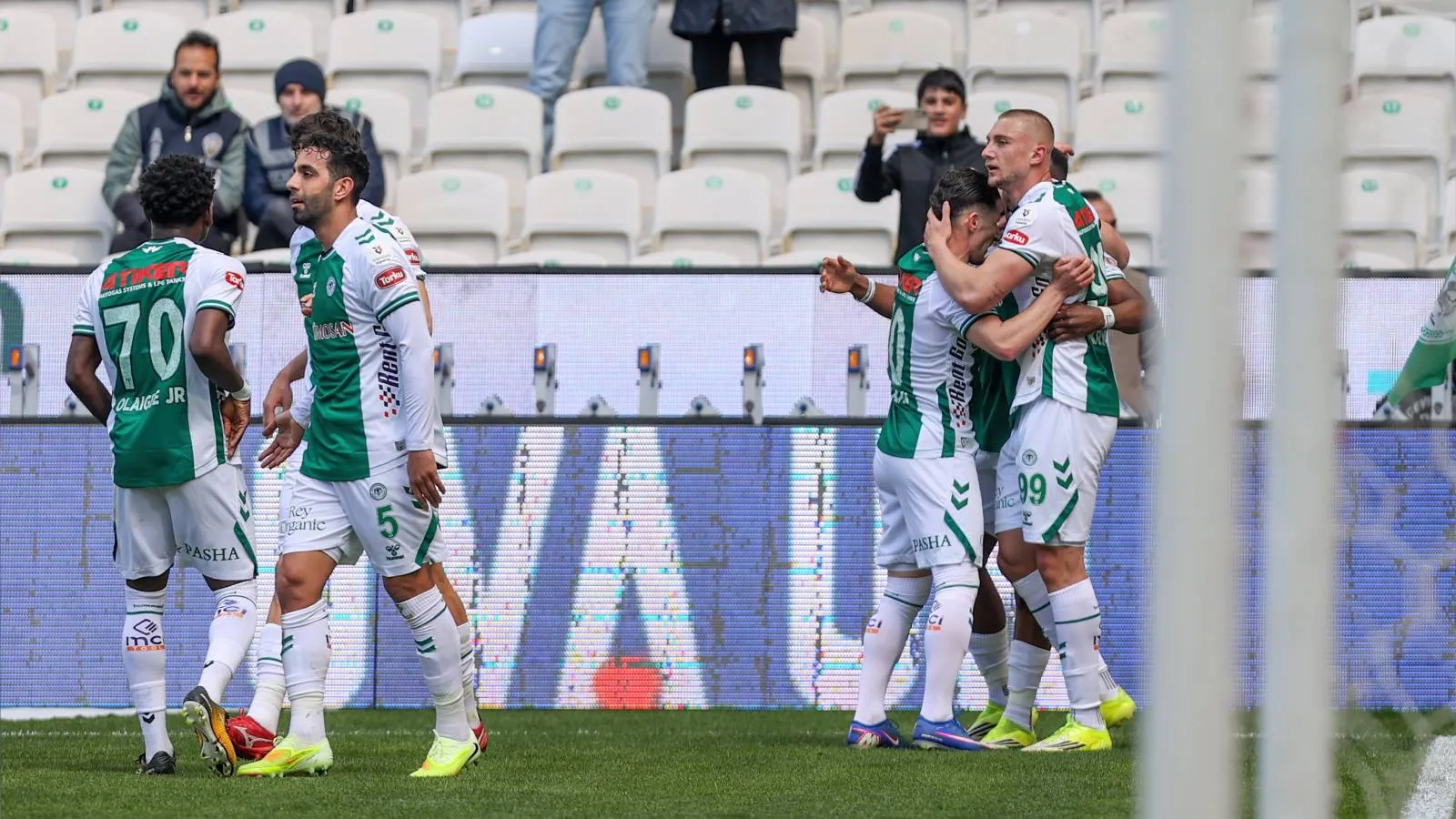 Konyaspor, evinde 3 golle güldü; Karagümrük yıkıldı