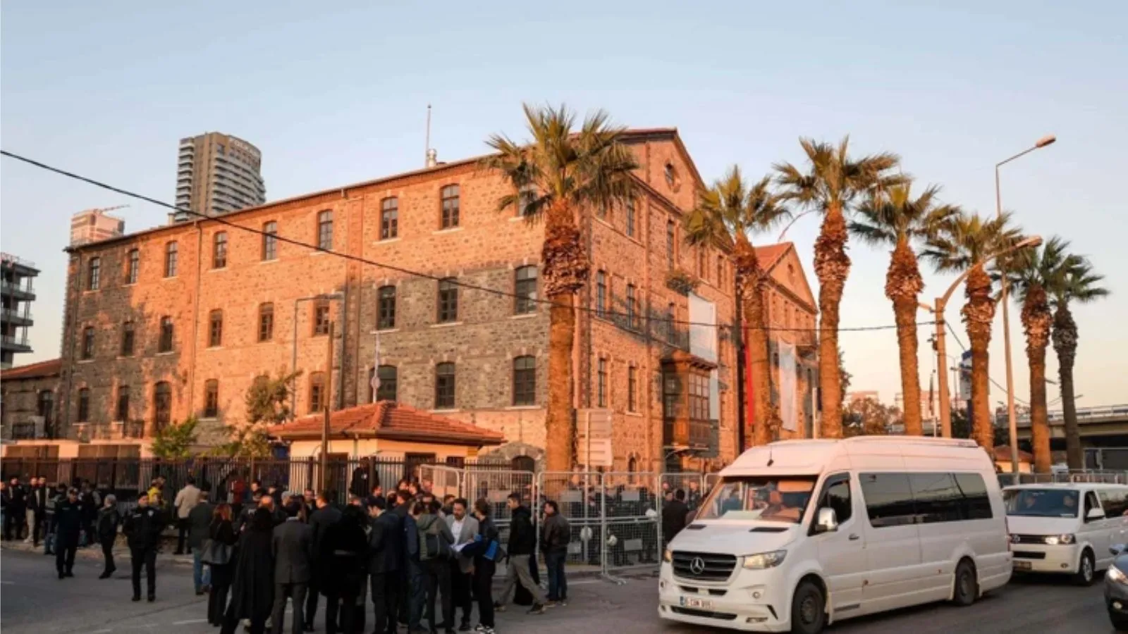 Vakıflar Genel Müdürü Aksu'dan Meslek Fabrikası ve Yerebatan Sarnıcı açıklaması: AK Partili bir dünya belediyeden de mülk aldık