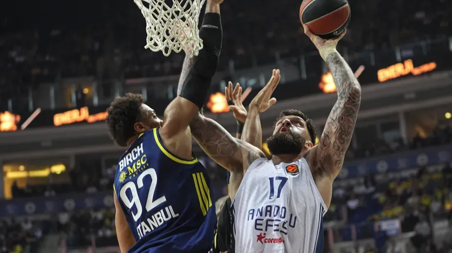 Potada dev maç: Anadolu Efes ile Fenerbahçe Beko karşı karşıya