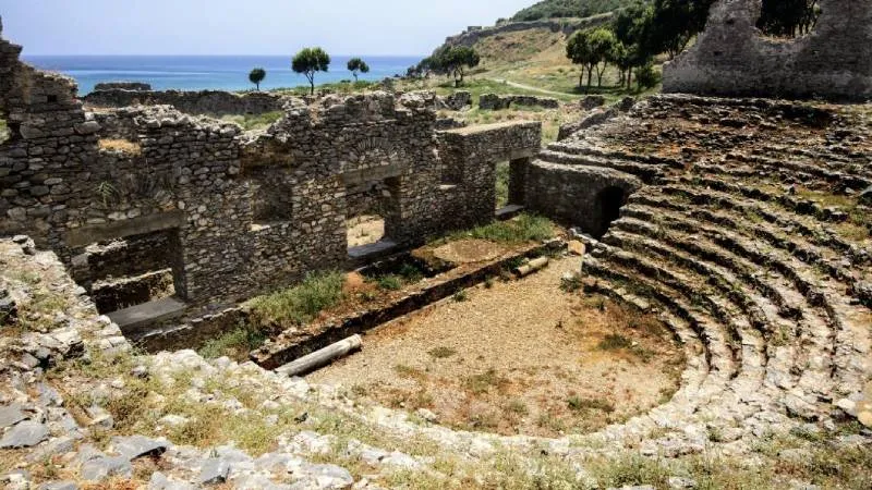 Cumhuriyet yazarı Ağırel: Koca bir antik şehrin betonarme bir kuşatmaya yenik düşmesi tek kelimeyle trajedi!