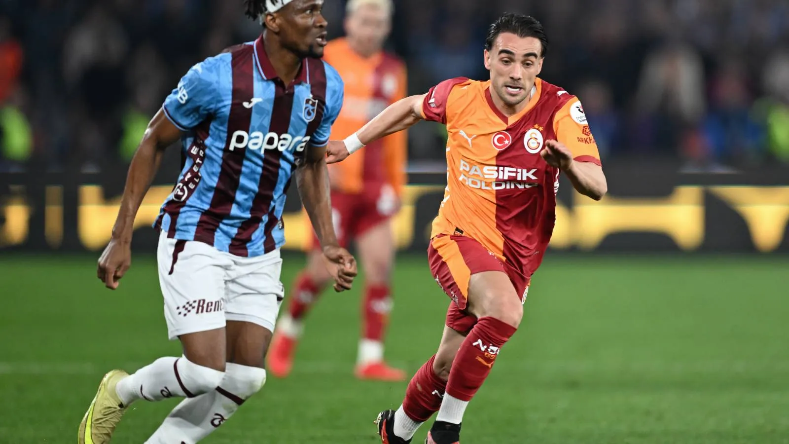 RT @T24spor: Yunus Akgün'den iddia: 18 yaşında bir çocuk, 30 yaşında adama ağza alınmayacak küfürler ediyor
 https:/…