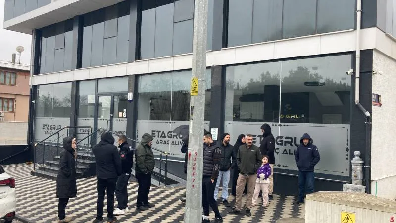Araçlarını bıraktıkları galerici yurt dışına kaçtı, açıklama yaptı: Şirketimiz iflas etti, can güvenliğimiz olmadığı için yurt dışına çıktık