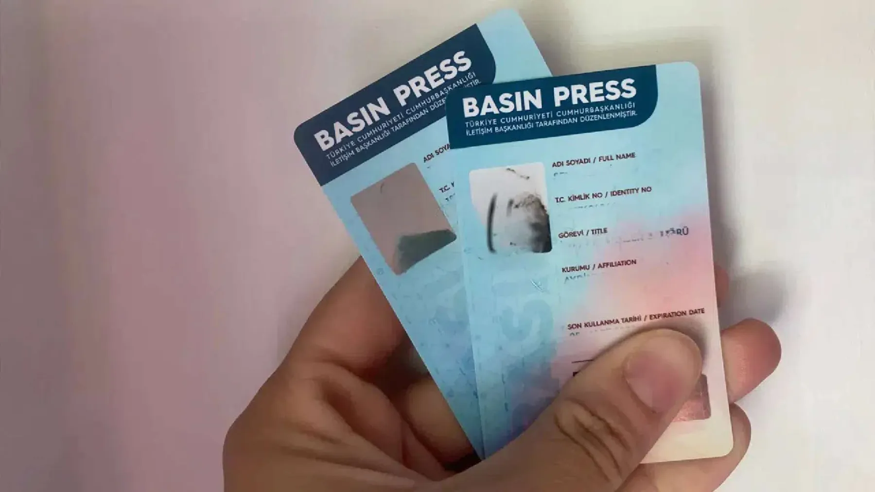 Resmi işlemlerde basın kartını ibraz eden gazetecilerden ayrıca kimlik belgesi istemeyecek