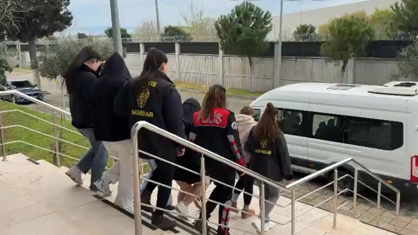 Akhisar'da masaj salonlarına 'fuhuş' operasyonu: 3 tutuklama