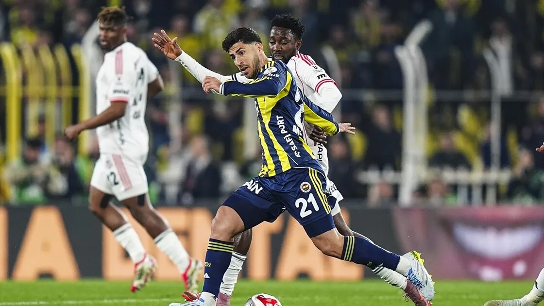 Fenerbahçe - Beşiktaş derbisindeki penaltıda yorumcular ikiye bölündü; işte dağılım