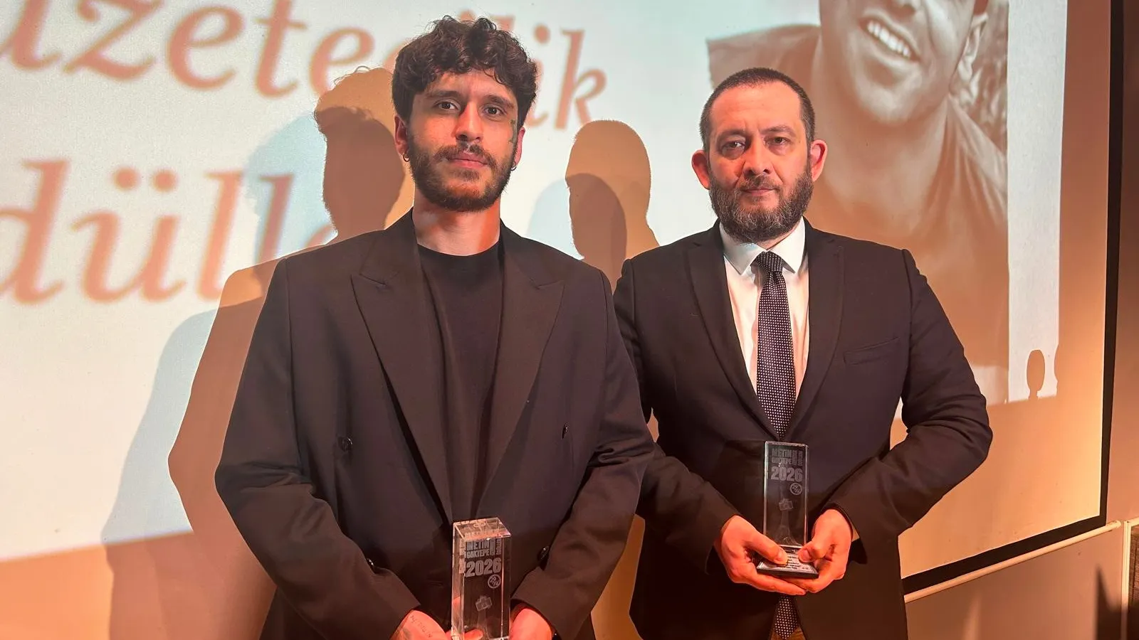 Cengiz Anıl Bölükbaş ve Emre Şimşek, 29. Metin Göktepe Gazetecilik Ödülleri’ni aldı

- Bölükbaş ödülünü 10 Ekim'de ölen Ali Deniz Uzatmaz adına aldı

- Şimşek, Hakan Tosun'un ablasını sahneye davet etti: Bu dava sokakta özgürce yürüyebilmenin davası!