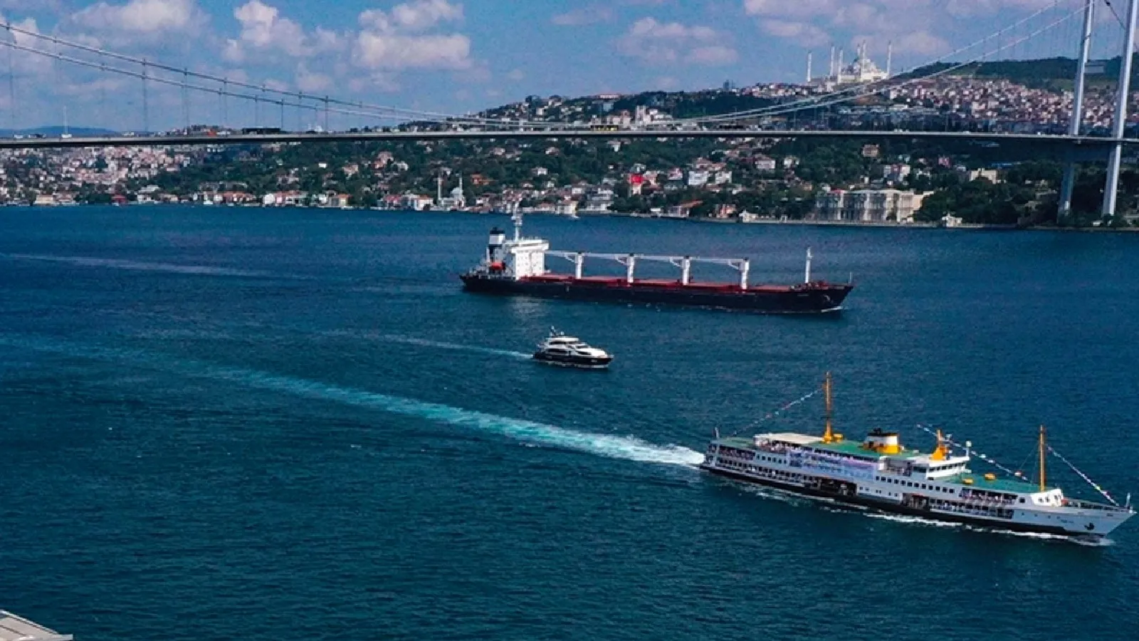 İstanbul Boğazı yarın deniz trafiğine kapatılacak