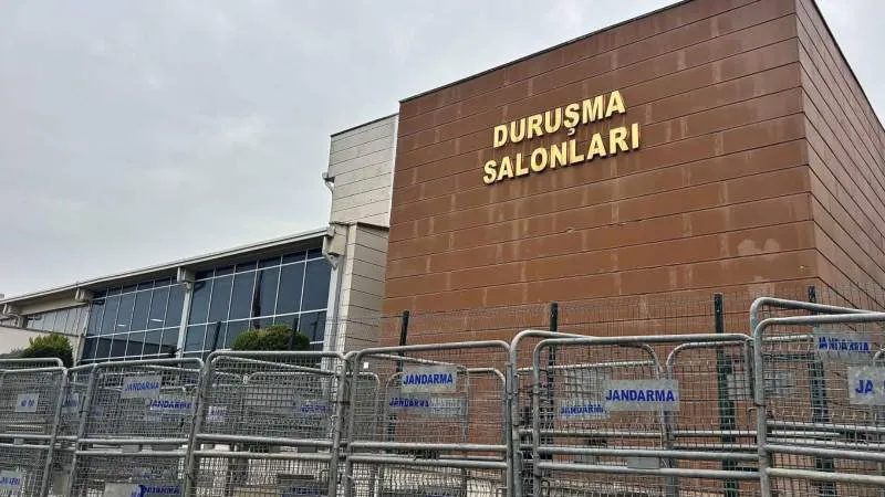 Silivri’den insan manzaraları: Beyin pili ameliyatı geçirmiş, İmamoğlu’nu gözleriyle görmek için Mersin’den gelmiş
