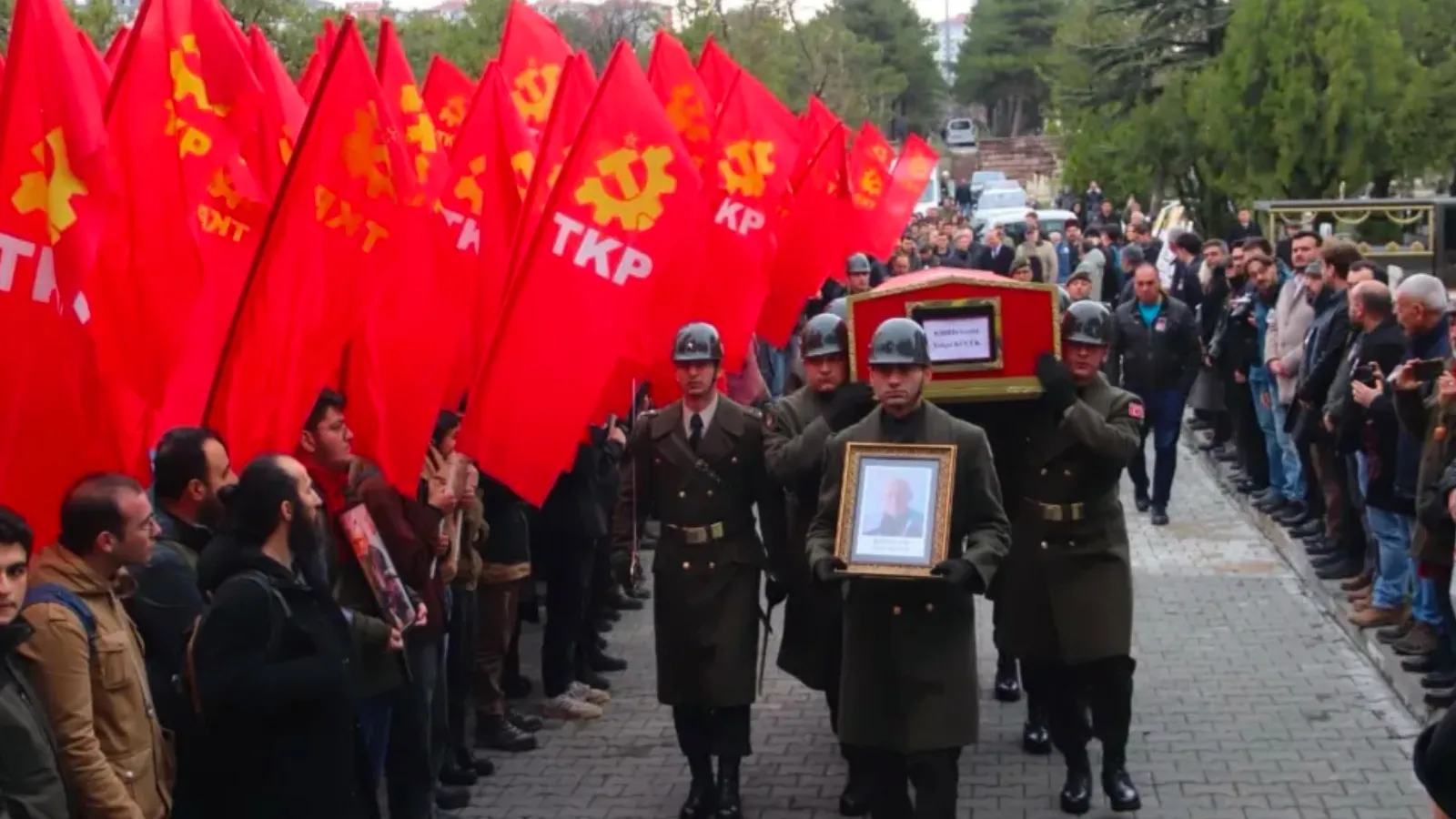 Yalçın Küçük son yolculuğuna uğurlandı