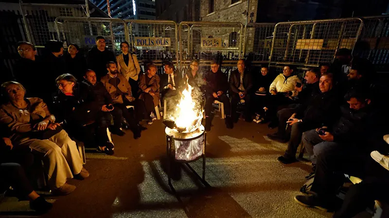 Cemil Tugay Meslek Fabrikası önünde nöbete devam ediyor: Sonuç alana kadar vazgeçmeyeceğiz