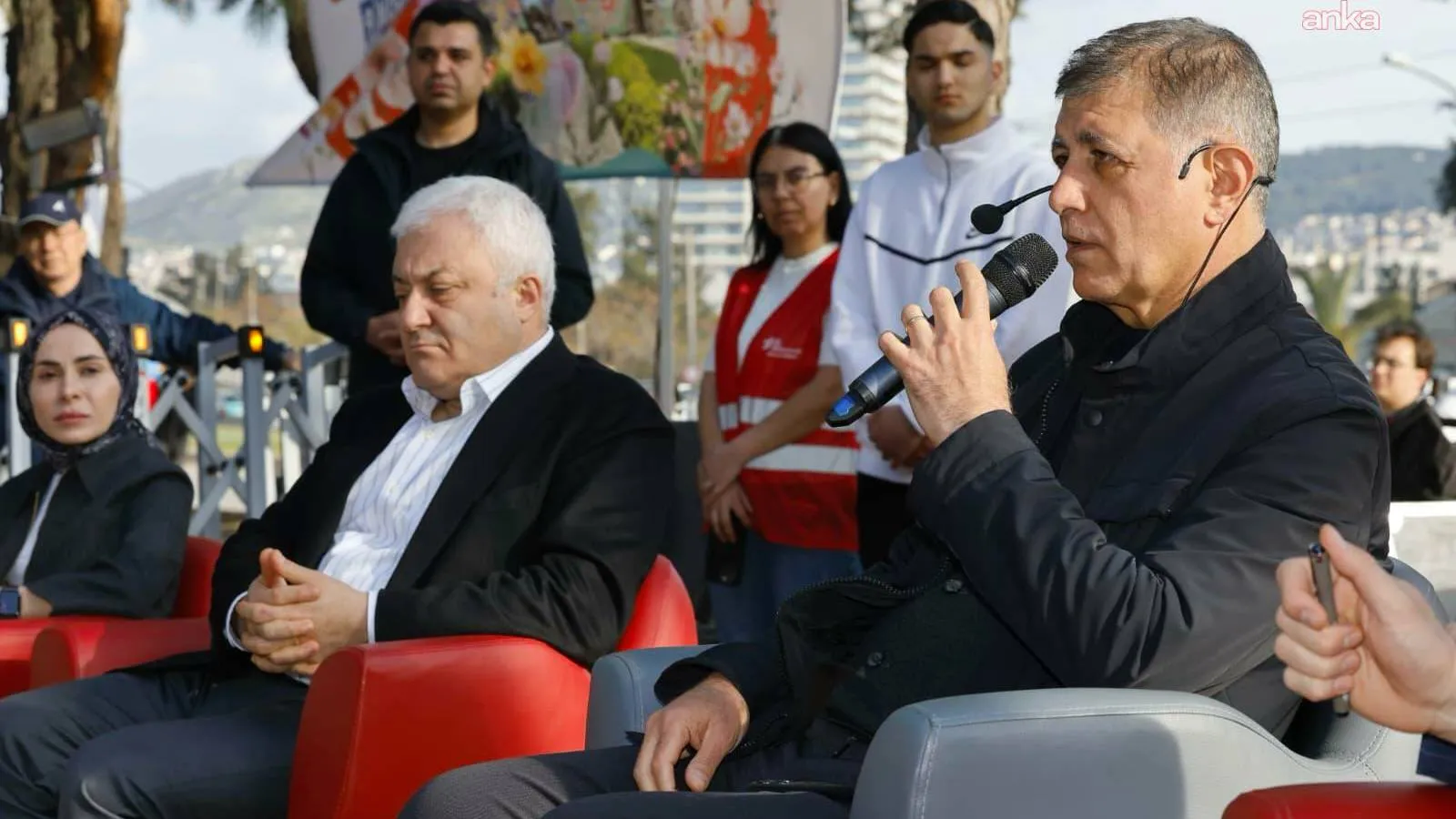 İzmir'de 'Meslek Fabrikası' nöbeti 7. gününde: Tugay'dan "Direnç noktaları oluşturmalıyız" çağrısı