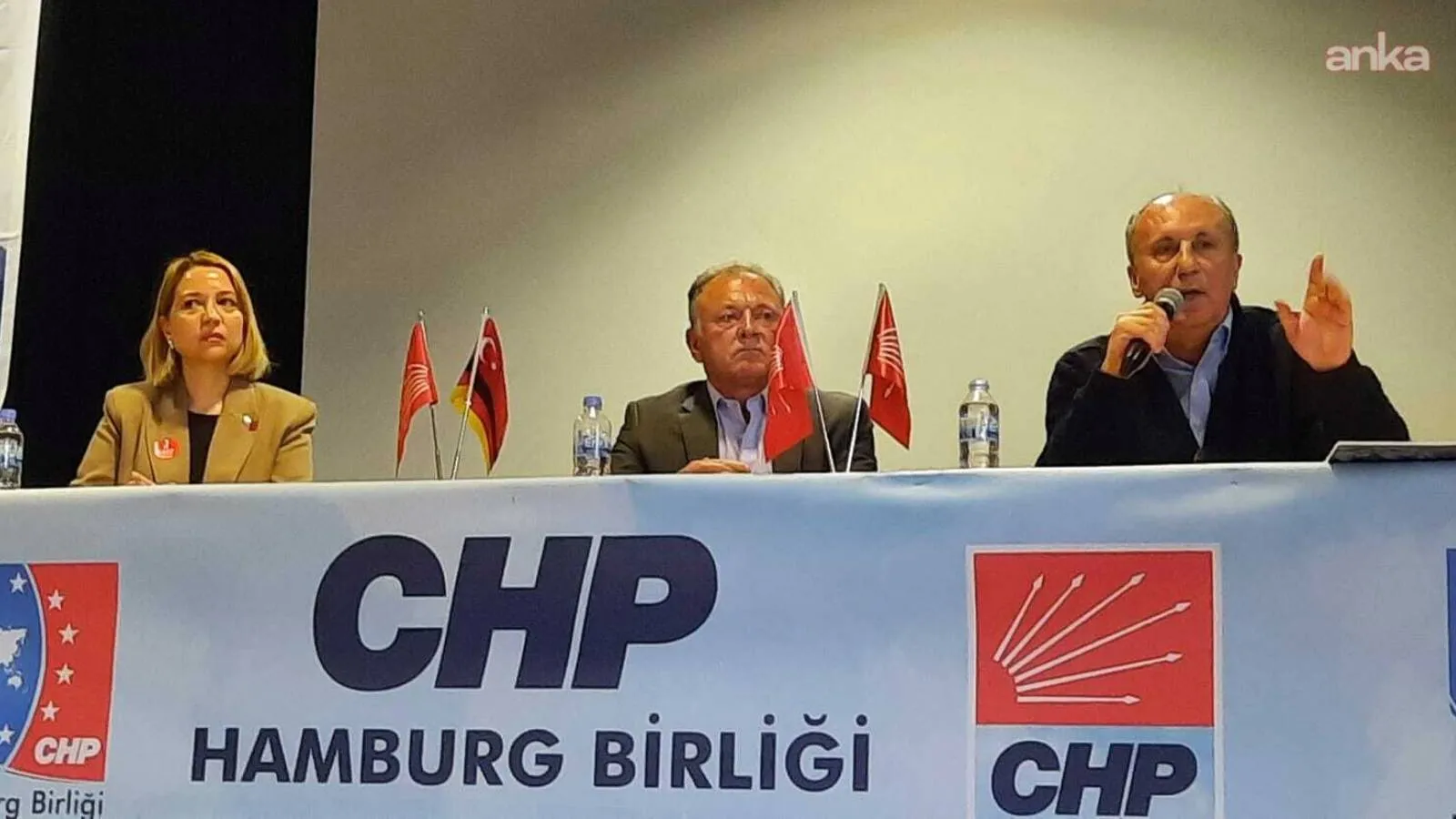 CHP Hamburg Birliği tarafından düzenlenen panelde konuşan Muharrem İnce: Türkiye demokrasi açısından zor bir dönemden geçiyor