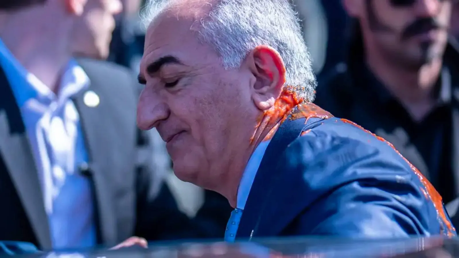 İran Şahı'nın oğluna Berlin'de domates soslu saldırı