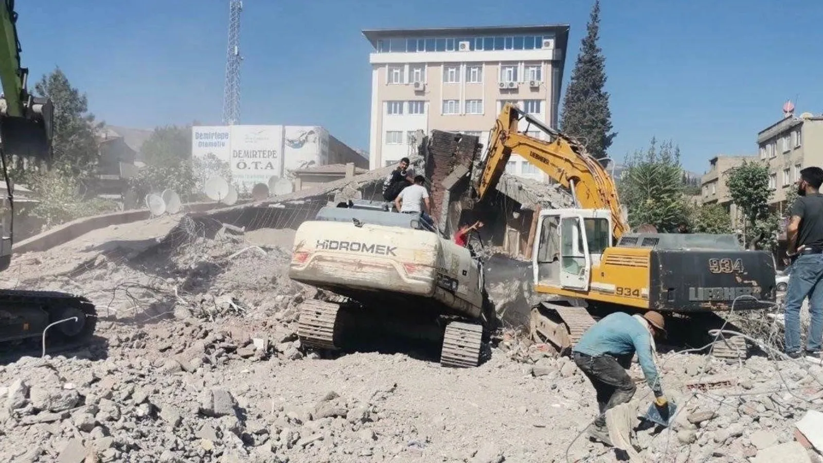 35 kişiye mezar olan Manolya Sitesi davasında yeni gelişme: Bilirkişi heyeti dosyadan çekildi